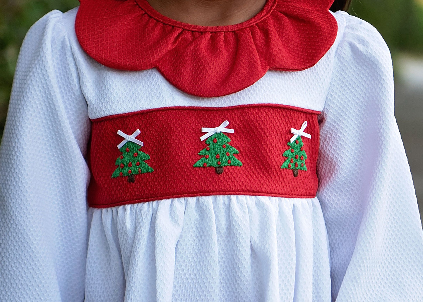 Honeycomb Embroidered Christmas Tree Scalloped Bubble